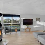 Casa vacanze Gorgeous In With Kitchen Strandby
