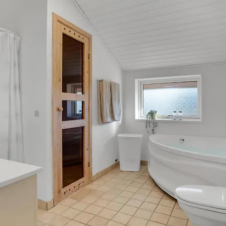 Gorgeous In With Kitchen Holiday home Strandby