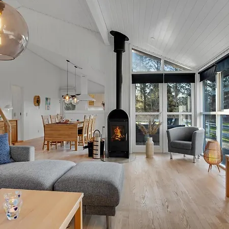 Holiday home Gorgeous In With Kitchen